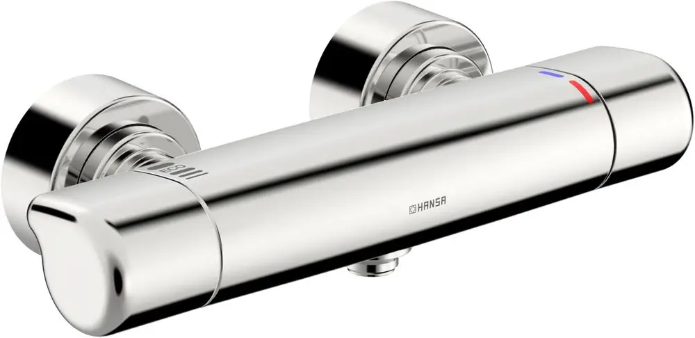 Chromene Brausebatterie mit zwei Drehgriffen zur Temperatur- und Wassermengenregulierung. HANSAs modernes Design für Bäder und Duschen.